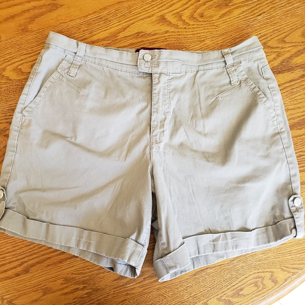 Gloria Vanderbilt High Rise Shorts cuffed pockets high rise sage